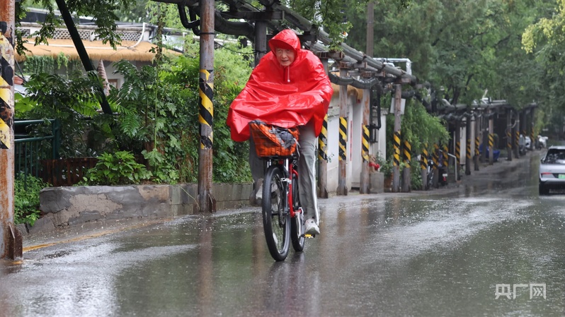 老龄盛典・银发榜样丨69岁时,他靠一双假肢登上珠穆朗玛峰