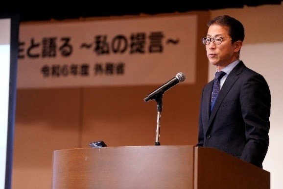 气笑了！日本外务省泼脏水：利用美国关税，中方假装维护自由贸易