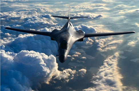 美媒：“距离仅约20英里”，美军B-1B轰炸机再度抵近委内瑞拉实施“攻击演示”