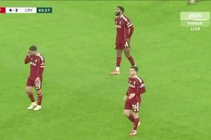 近7场6负！利物浦大轮换0-3水晶宫联赛杯出局 萨尔双响