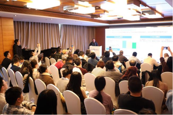 从 CIPS & CLM 迈进:中国大模型的智能跃迁