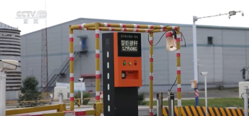 厘米级精度收割、“农田哨兵”应用……秋收“科技范儿”为粮食安全注入新动能