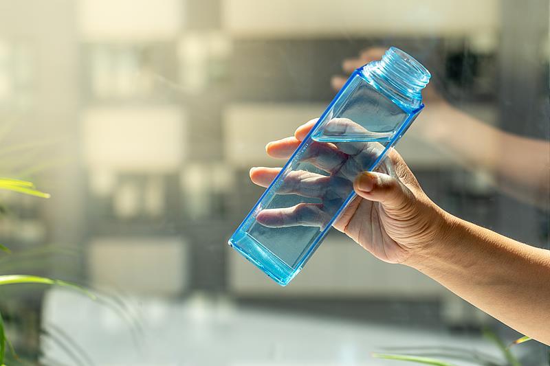 半夜口干舌燥 可能不是缺水！这6种情况一定要警惕