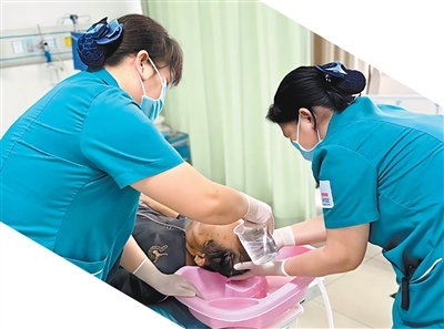 免陪照护,何以让患者安心家属省心?