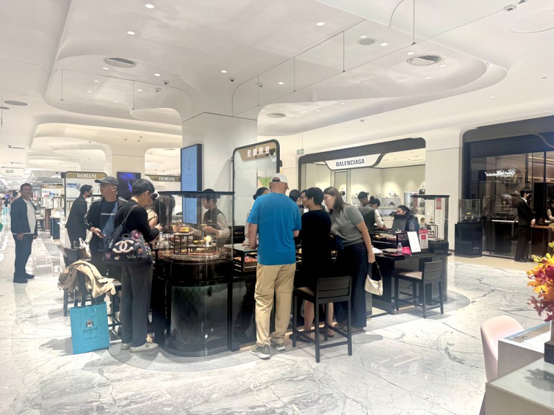 消费一线观察:金价这么高,到底谁在买?