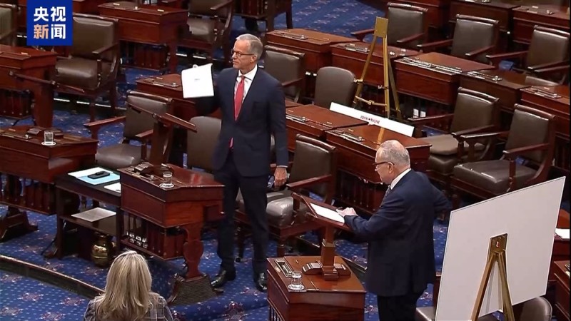 政府停摆半月还不妥协 美国两党在争什么?专家解读→