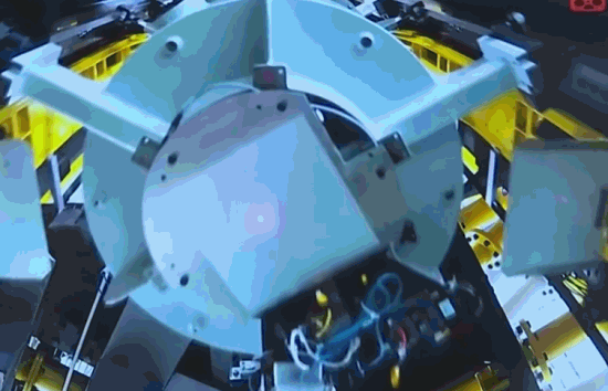 第一视角看电磁弹射 带你近距离感受国之重器震撼4秒