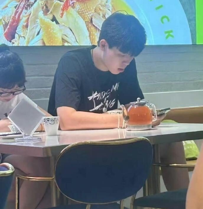 肖华赢麻了，NBA在中国再次繁荣，杨瀚森请客郭士强，女友给鼓励