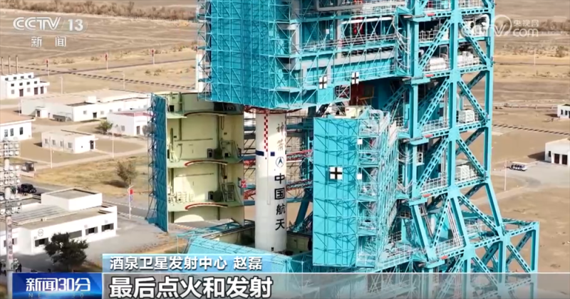 状态良好、“飞天”在即！神舟二十一号船箭组合体转运至发射区