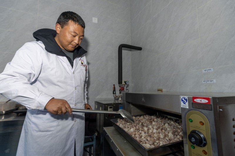 从一滴药浴到34亿元产值：传统藏医药走进现代生活