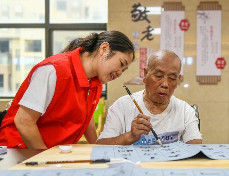 社保“第六险”是啥？破解近3亿老人面临的大难题
