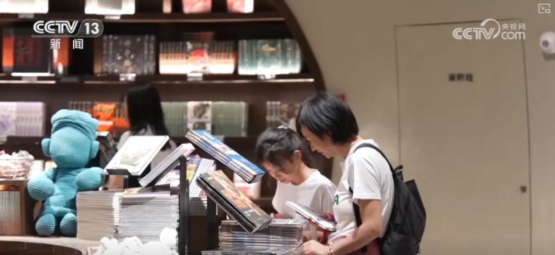 “潮”出消费新活力！文化IP跨界创新赋能传统文化全龄段“活态传承”