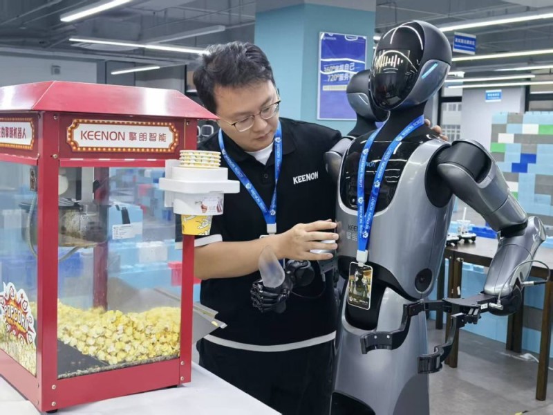 新华鲜报|“向新力”到“向心力”！一线感知中国外贸外资活力