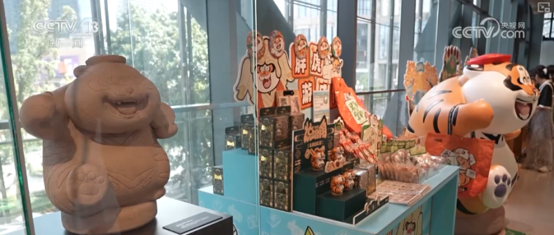 “潮”出消费新活力！文化IP跨界创新赋能传统文化全龄段“活态传承”