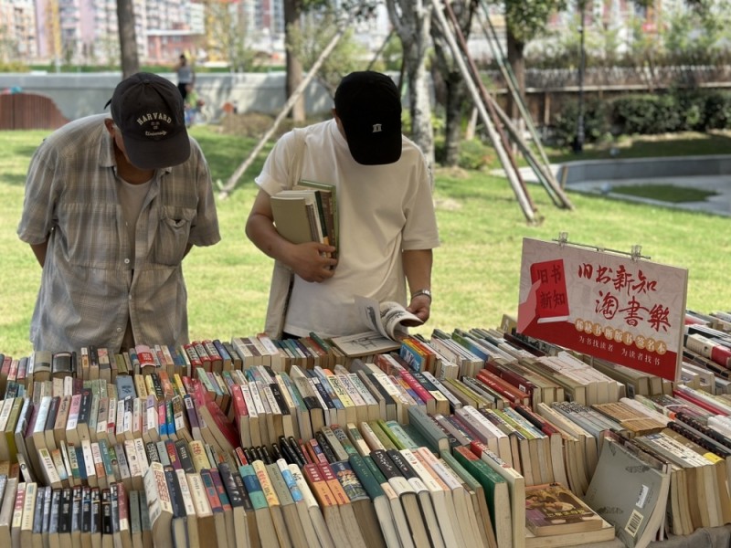 在华政百年校园与旧书相遇，“淘书乐”市集再升级