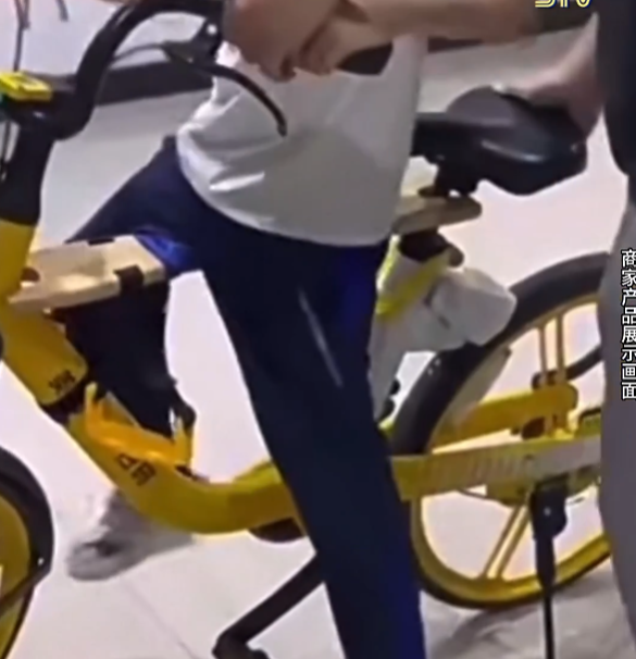 共享单车私加“带娃神器” 消防实测：不安全且违规！