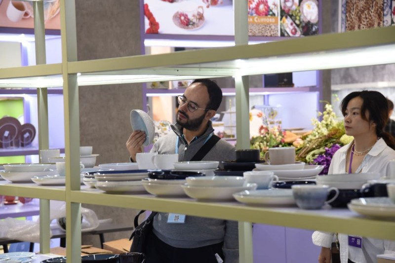 财经聚焦丨关键指标创新高!广交会透出外贸新气象