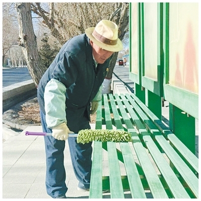 漫漫奋斗足迹,镌刻“两路”精神――两代护路人的对话(产经观察)