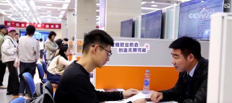 线上线下联动引才!秋季跨省校招启动 多地招聘会送岗位、送服务