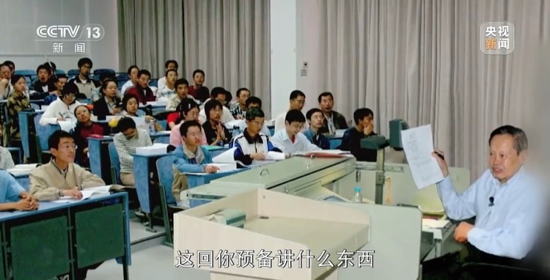 新闻周刊丨告别了，我们的杨先生！