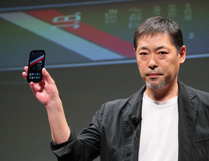 「垃圾佬」看不上的巴慕达手机，在小红书被「垃圾妹」抢疯了