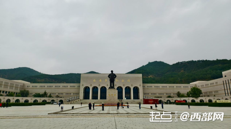 在延安  读好这本“永远读不完的书”