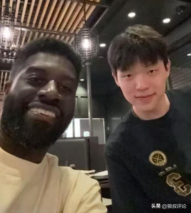 杨瀚森3分6犯泪洒现场引热议！前山东外援安慰 选秀前力推开拓者