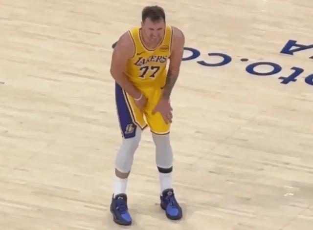 麻了麻了！锡安突发伤病！NBA又一球星倒下