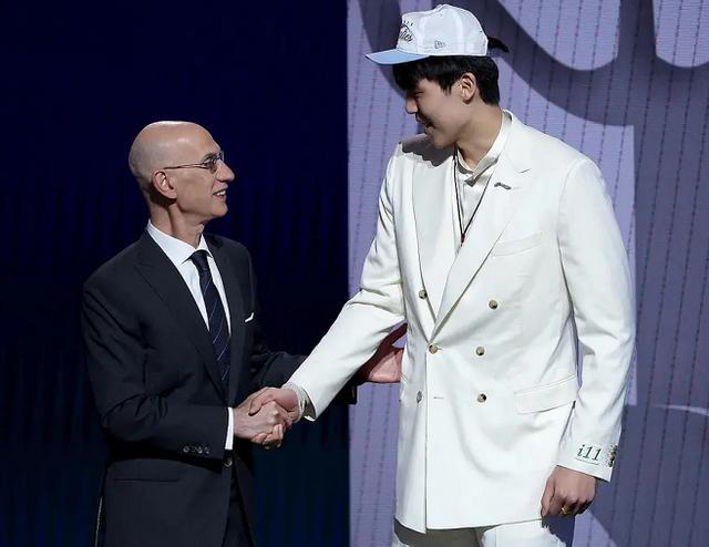 16分4板3帽！杨瀚森展现天赋，肖华把话挑明，NBA与中国篮球双赢