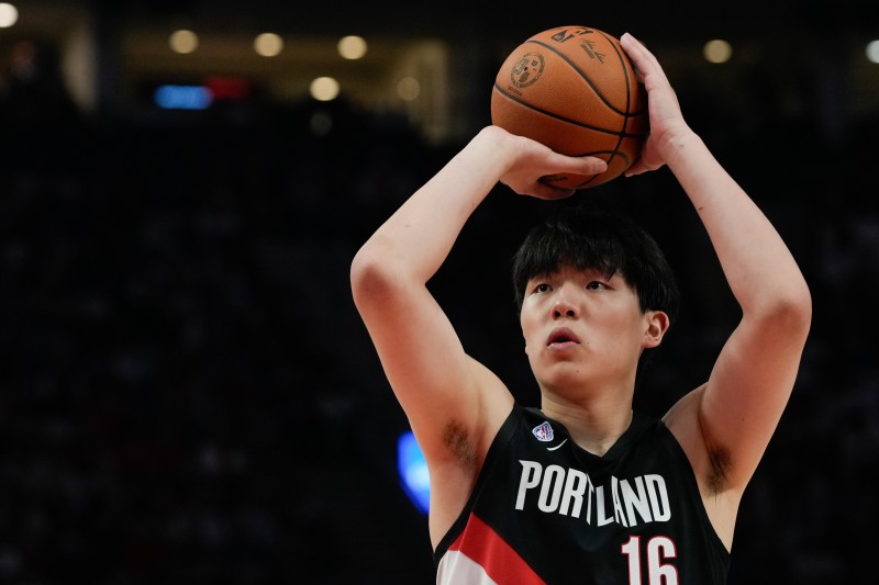篮球——杨瀚森迎来NBA常规赛首秀