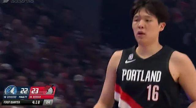 杨瀚森首秀被隔扣！被大帽！欢迎来到NBA！下半场没登场？很正常