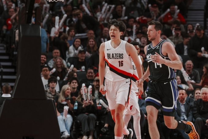 初露峥嵘！杨瀚森17分钟砍16分4板1助3帽，第三节100%命中率砍14分