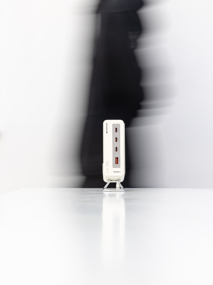 让「出厂定型」的充电头实现持续更新进化!制糖工厂打破传统充电器手机适配壁垒,首创 OTW 云端升级服务