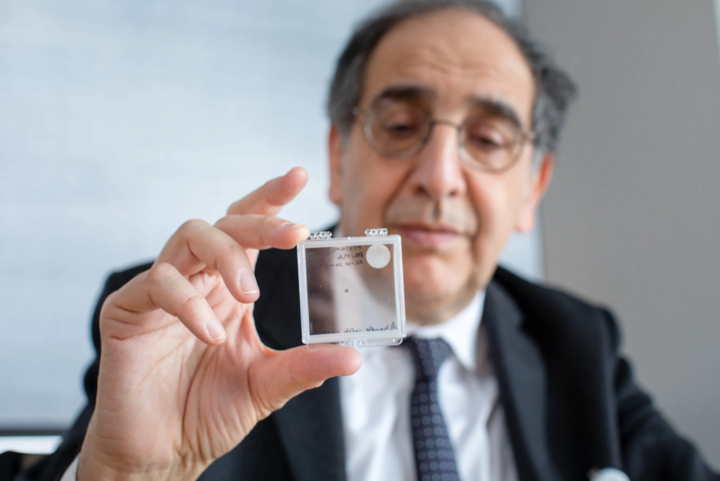 一副 AI 眼镜,让 500 万盲人有了重见光明的希望