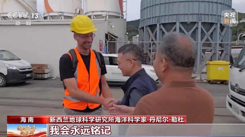 “深海本没有路，我们就是道路” 中国载人深潜“双子星”勇闯无人区