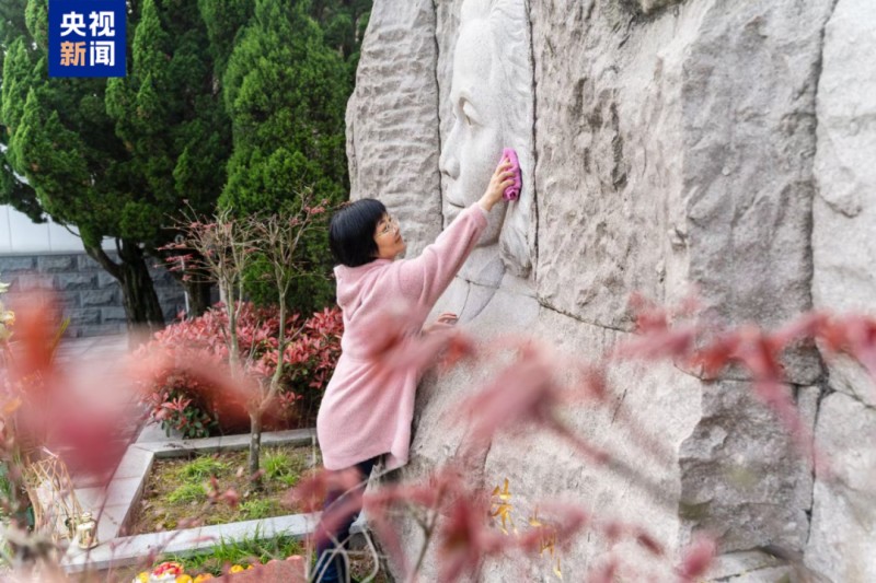 “告诉爸爸，妈妈很快就回来了” 这条归家路她走了60年