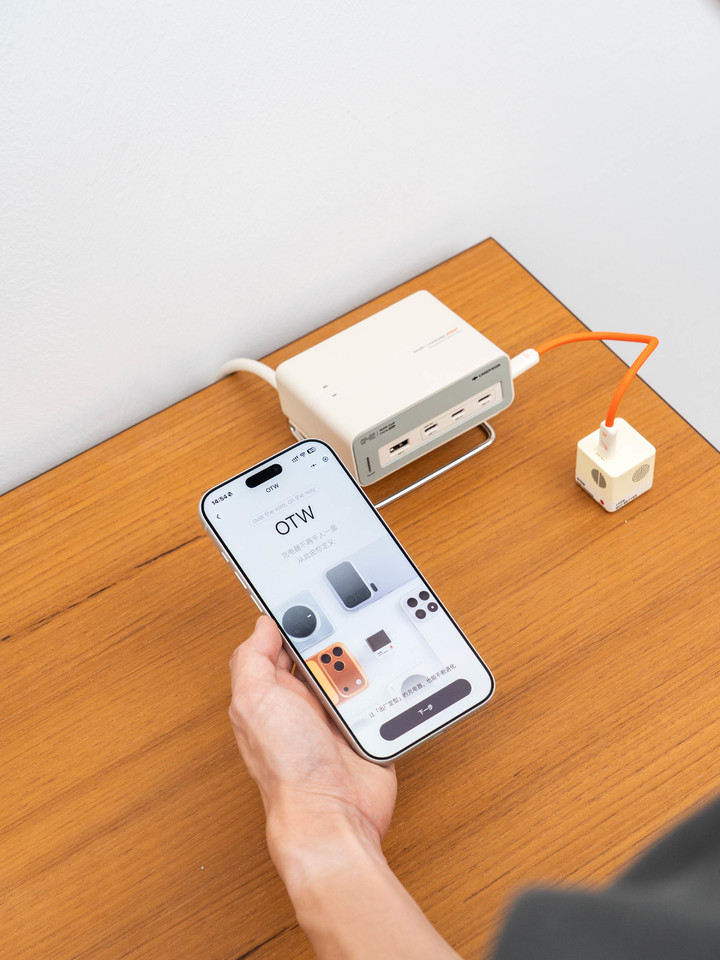 让「出厂定型」的充电头实现持续更新进化!制糖工厂打破传统充电器手机适配壁垒,首创 OTW 云端升级服务