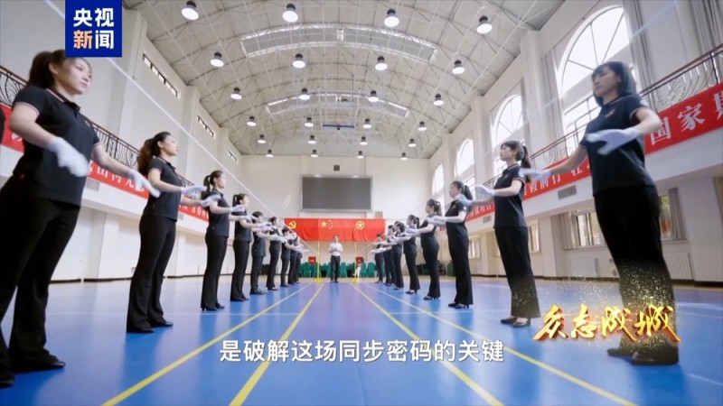 44万平方米广场上大合唱 3000人如何做到“声同一人”