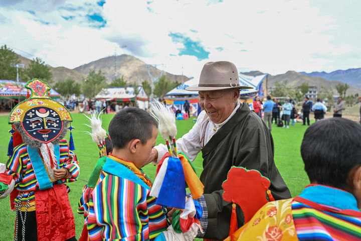 谱写传统与现代交融的华彩乐章――智库报告解析西藏的乡村发展与文化传承