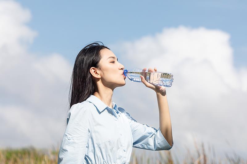 半夜口干舌燥 可能不是缺水！这6种情况一定要警惕