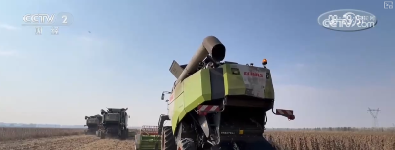 多举措协同全力推进秋收 高科技农机与时间“赛跑”抢收抢种