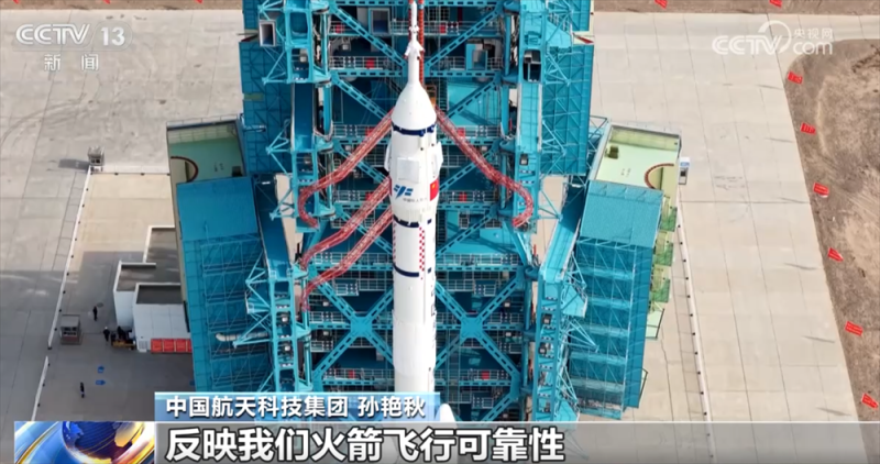 状态良好、“飞天”在即！神舟二十一号船箭组合体转运至发射区
