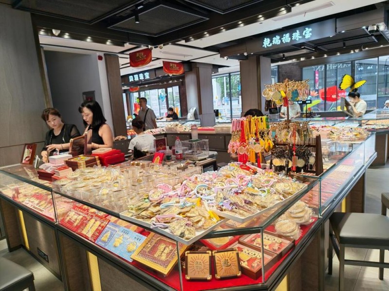 年内涨约50%！金价为何一路高歌？