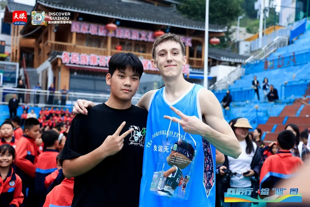 17605378402293.JPG 美国青少年在贵州|以篮球之名 中美青少年村BA球场书写友谊