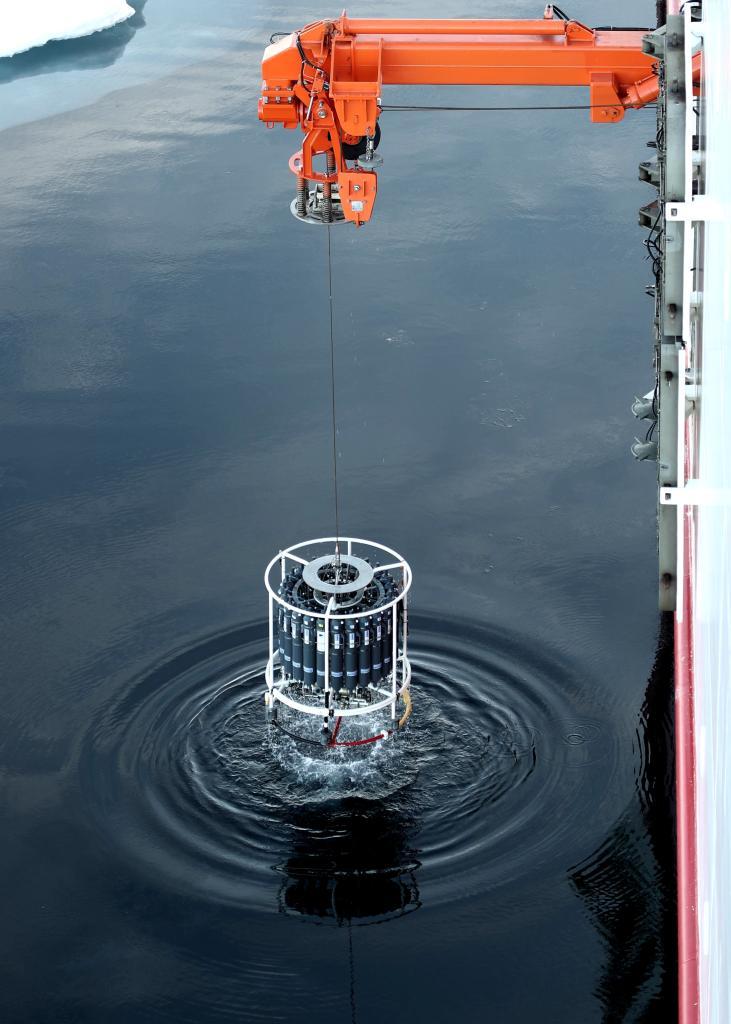 我国科学家在北冰洋陆坡发现深层叶绿素极高值