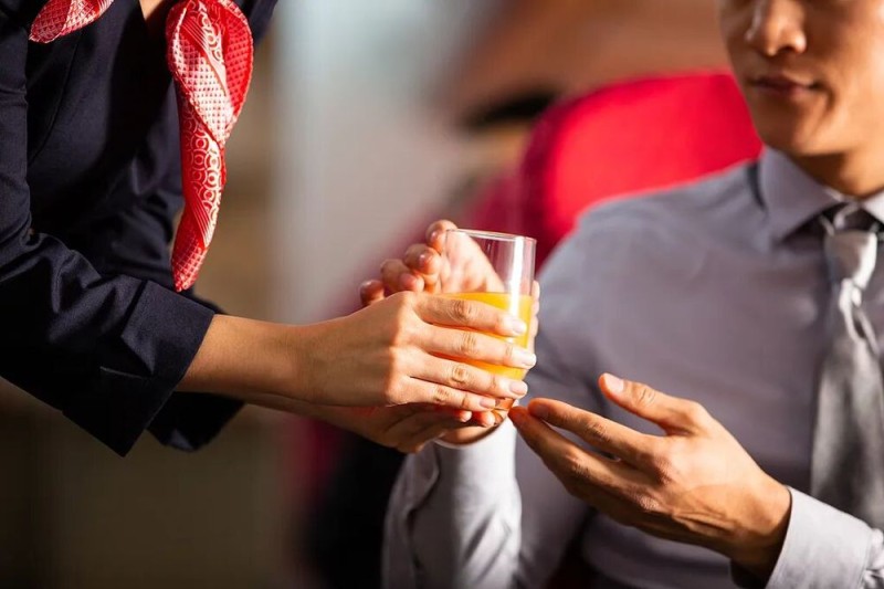 看丹观察丨航司招“空嫂”!挺好的事为啥让网友吵上热搜?