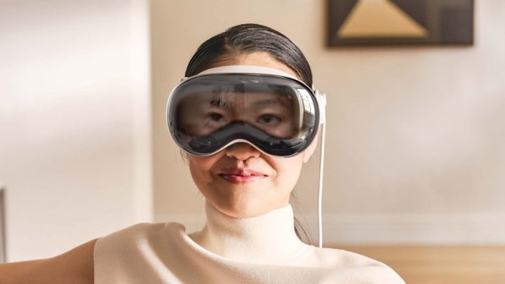 从 Meta 拆解、苹果眼镜爆料，看「不科幻但好用」的 AR 眼镜｜硬哲学