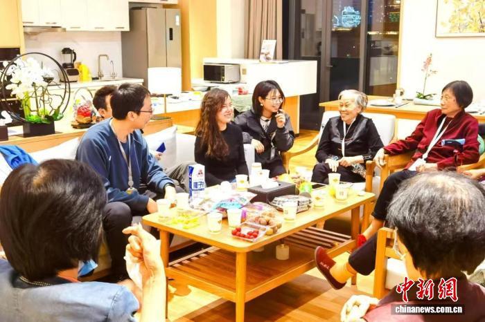 香港长者讲述大湾区内地养老:“在这里像在家一样安心”