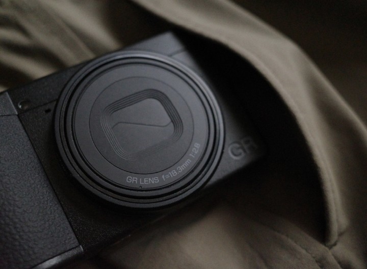 「垃圾佬」看不上的巴慕达手机，在小红书被「垃圾妹」抢疯了