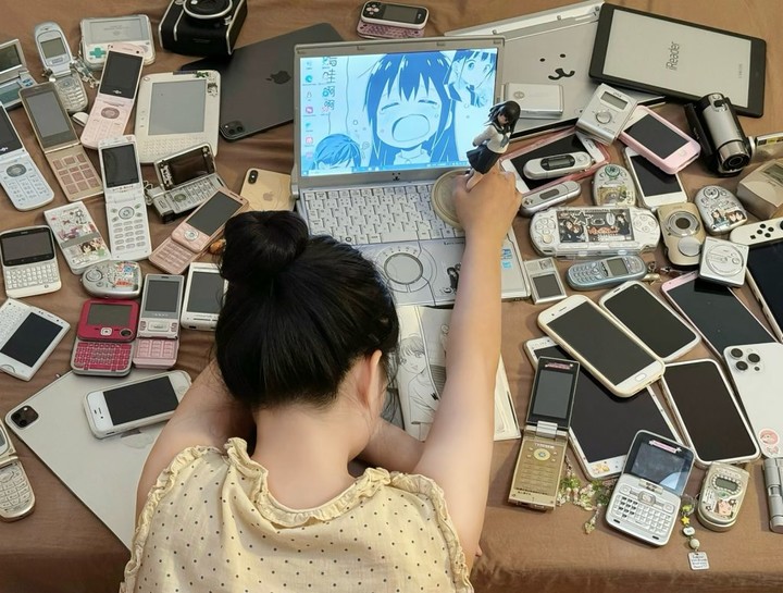 「垃圾佬」看不上的巴慕达手机，在小红书被「垃圾妹」抢疯了